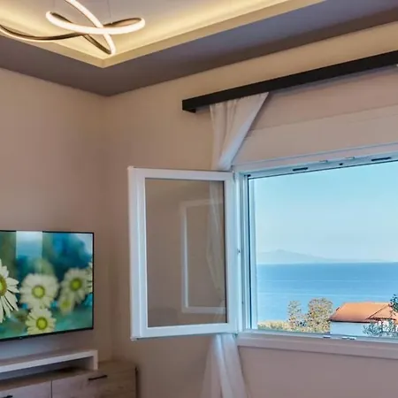 Alexandra Villa *