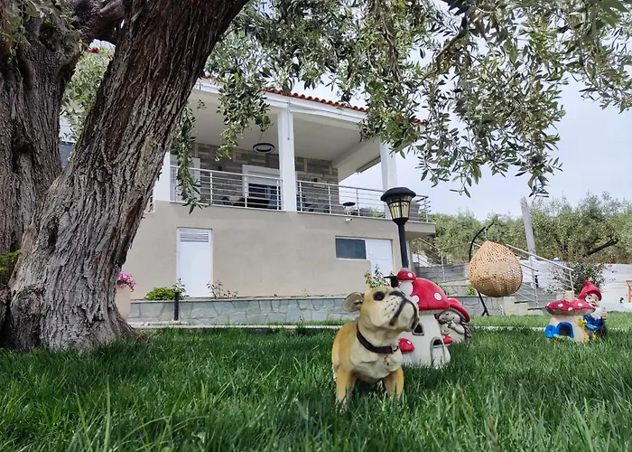 别墅 Alexandra Elevtheraí