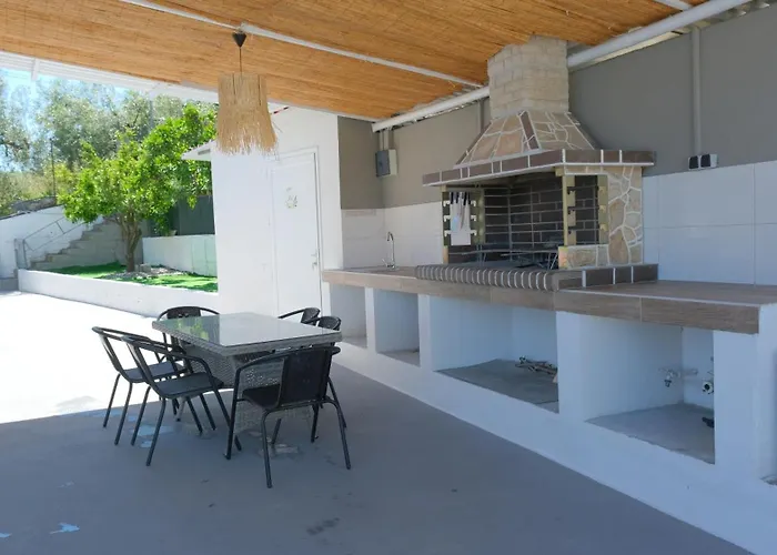 别墅 Alexandra Elevtheraí